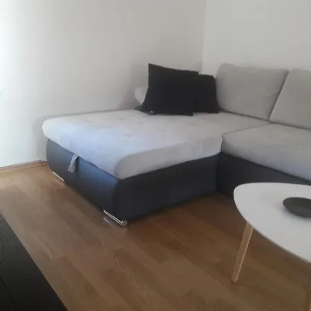 Stone House شقة تروغير